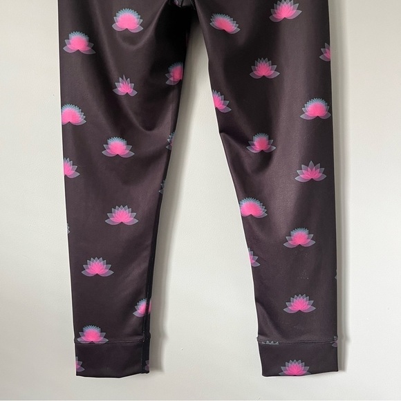FP Movement By Free People Pink Lotus Flower Cropped Yoga Leggings Size Small - Picture 14 of 16